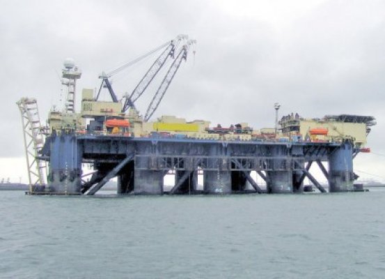 Băsescu cere Exxon şi OMV-Petrom să facă în România hub regional pentru operaţiuni la Marea Neagră